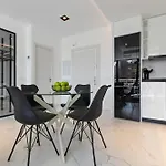 Apartment Black And White - Boutique With Sea Views