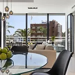 Black And White - Boutique With Sea Views * Τορρεμολίνος