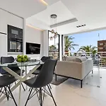 Black And White - Boutique With Sea Views