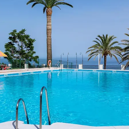 Black And White - Boutique With Sea Views Апартаменти