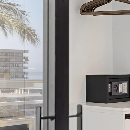 Black And White - Boutique With Sea Views Апартаменти *