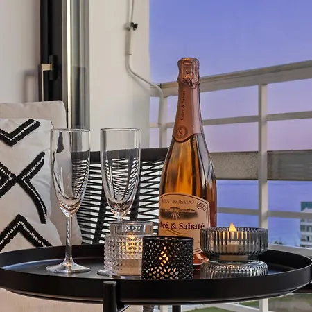 Апартаменты Black And White - Boutique With Sea Views Торремолинос