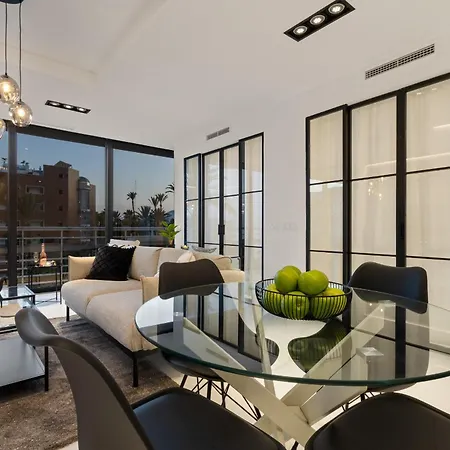 Black And White - Boutique With Sea Views Апартаменти