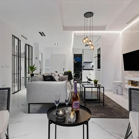 Black And White - Boutique With Sea Views *