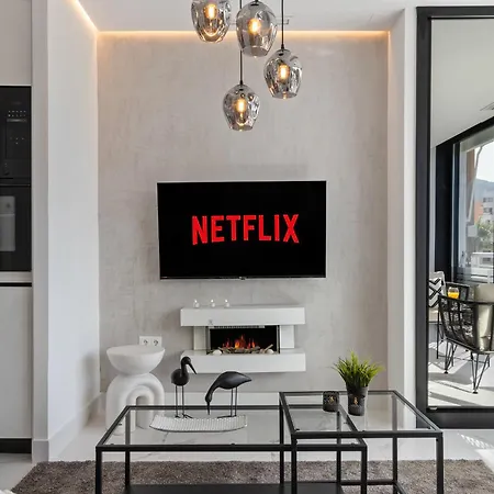 Black And White - Boutique With Sea Views Апартаменти Торремолінос