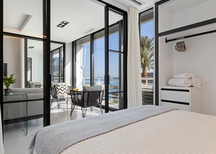 Black&white - Boutique With Sea Views