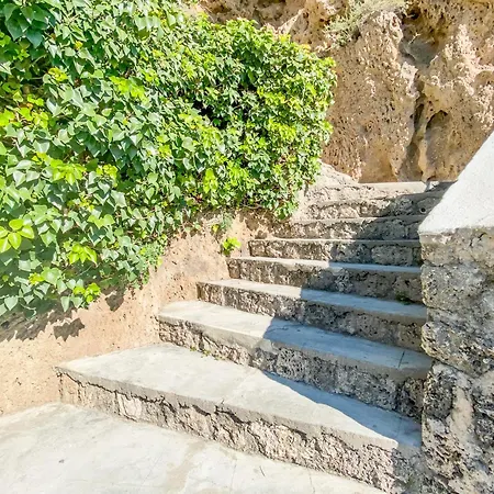 Black And White - Boutique With Sea Views