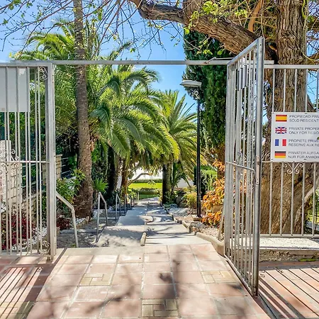 Black And White - Boutique With Sea Views 托雷莫利诺斯