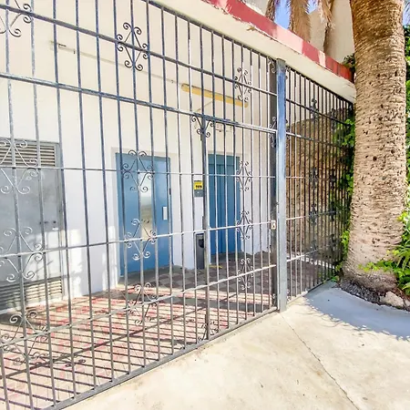 Black And White - Boutique With Sea Views *