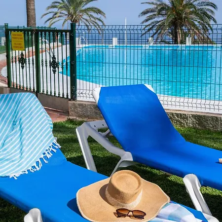 Black And White - Boutique With Sea Views 托雷莫利诺斯