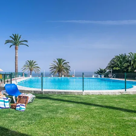 Black And White - Boutique With Sea Views * 托雷莫利诺斯