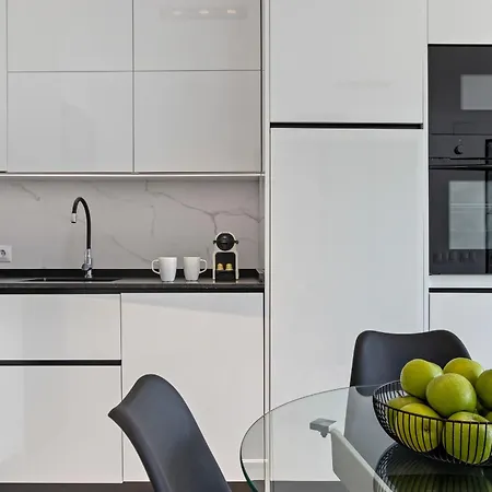 Black And White - Boutique With Sea Views 公寓 托雷莫利诺斯