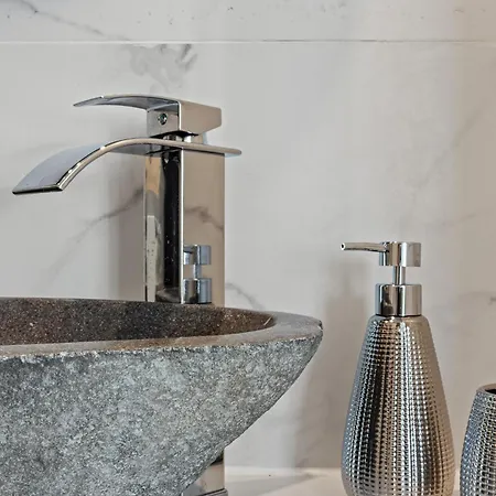 Black And White - Boutique With Sea Views 公寓 *