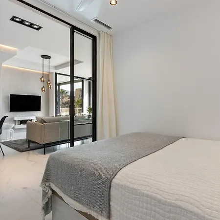 公寓 Black And White - Boutique With Sea Views