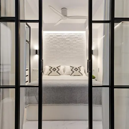 Black And White - Boutique With Sea Views 托雷莫利诺斯