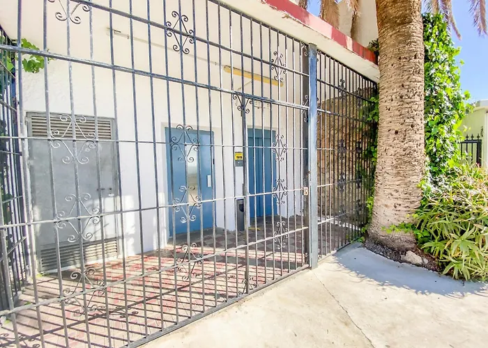 Black And White - Boutique With Sea Views *