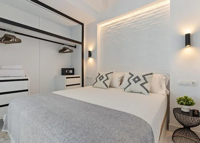 Black And White - Boutique With Sea Views *