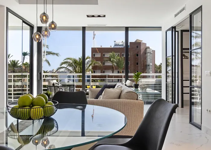 Black And White - Boutique With Sea Views * Torremolinos