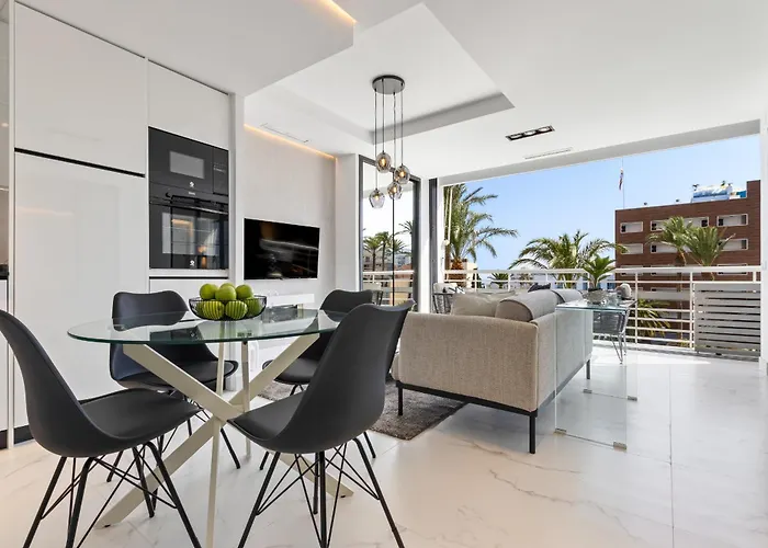 Black And White - Boutique With Sea Views